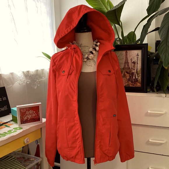 Volcom Enemy Lines Jacket with hood. Full zip closure. Two exterior pockets. - Picture 2 of 7